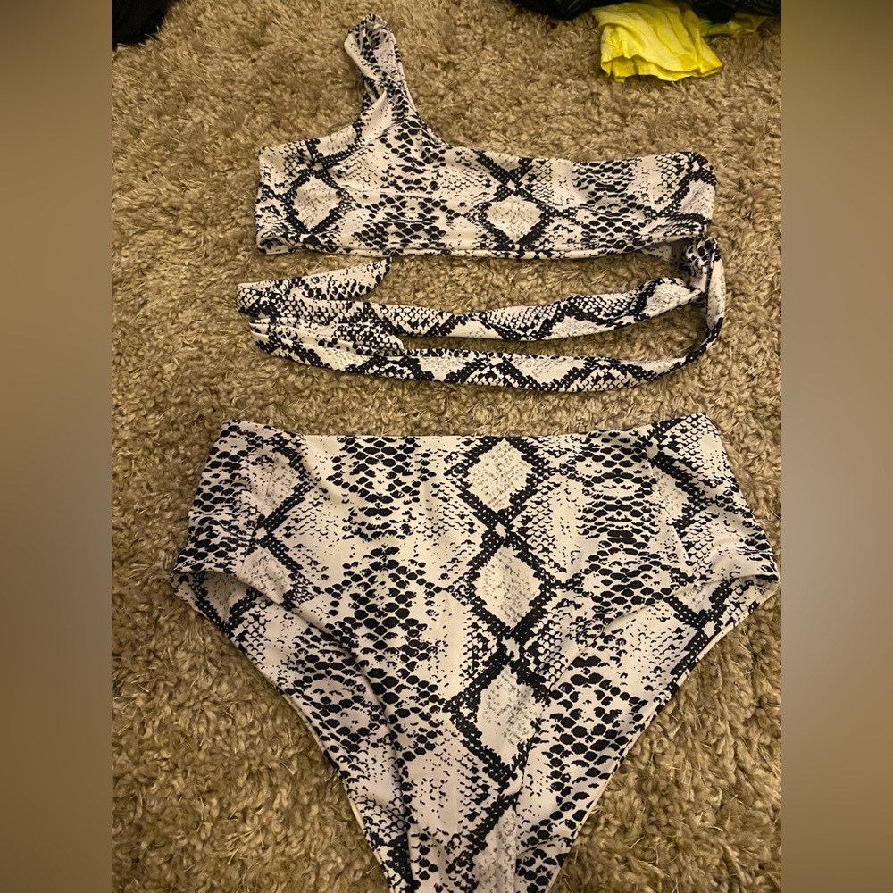 Snake skin print